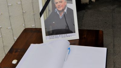 Книга за съболезнования е поставена на входа на Община Бургас