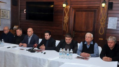 Депутати, съветници и местните лидери на БСП - Бургас се срещнаха в журналисти в началото на политическия сезон