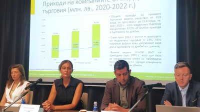 Според Николай Вълканов (вторият отдясно наляво) смята, че тавана на надценката трябва да отпадне. Снимка Авторът