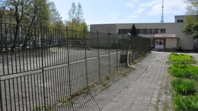 Теренът е държвна собственост и от Община Бургас имаха намерение да поискат превхърляне на собствеността, за да изградят паркинг там