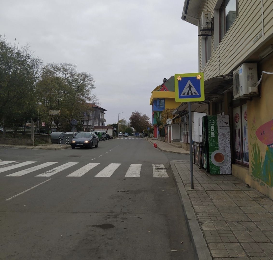 Приоритет ще бъде поставянето на светещи пътни знаци за пешеходци, които предстои да бъдат монтирани в град Царево. Снимки Община Царево