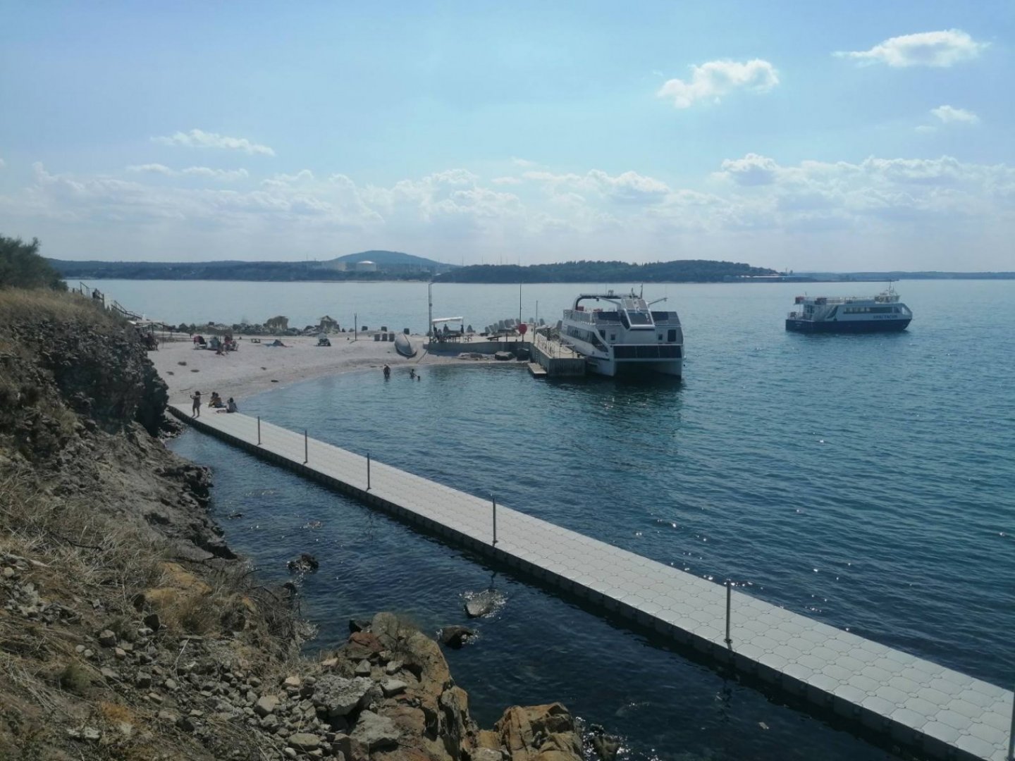 Новият кей на острова е задършен, реконструиран е и стария пристан. Снимки Община Бургас