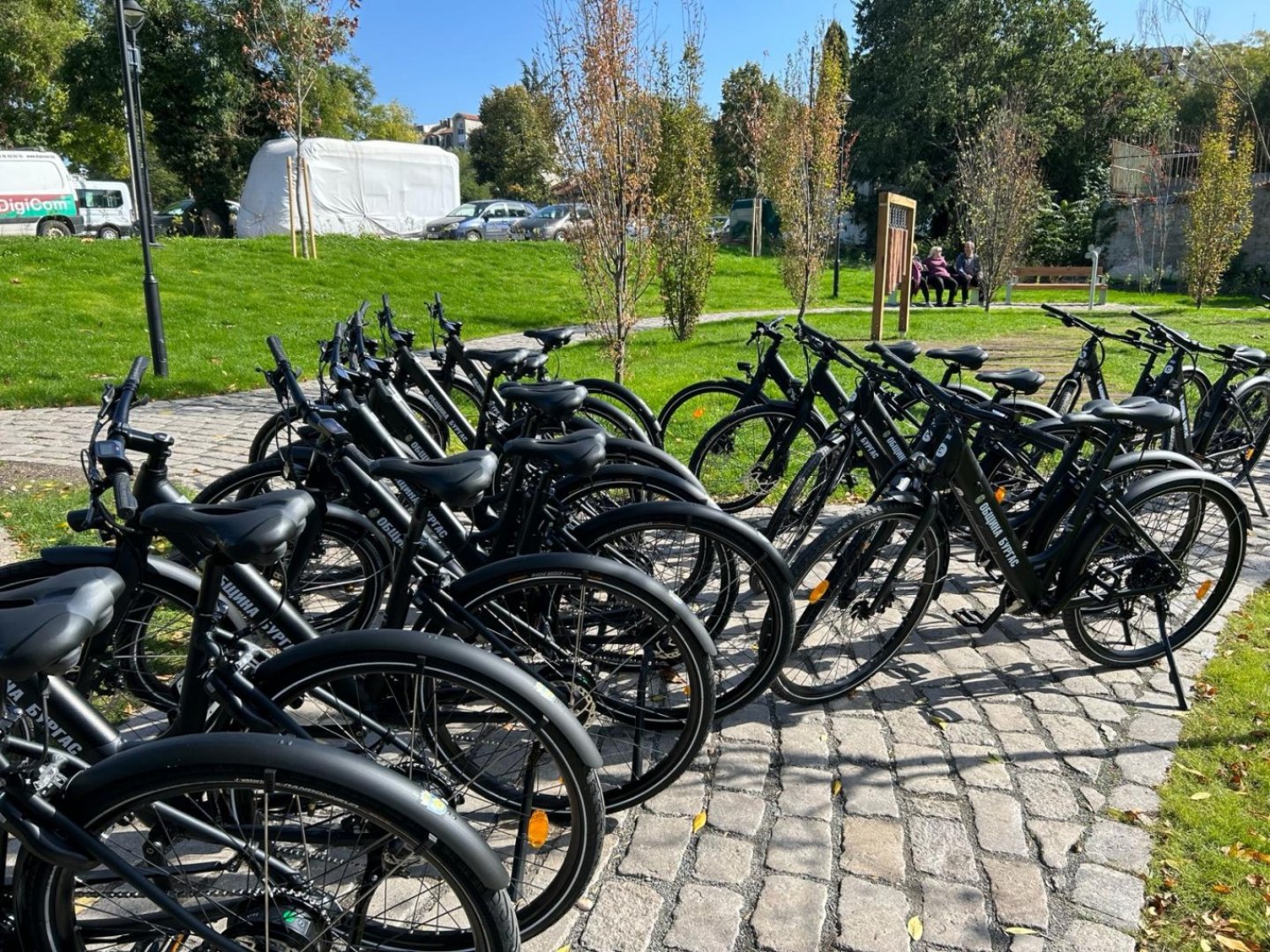 Новите колела ще са позиционирани на десетина площадки в различни точки на града. Снимка Община Бургас