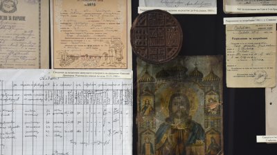 Архивът е прибран от Общински исторически музей - Средец и се показва за първи път в Бургас. Снимки РИМ