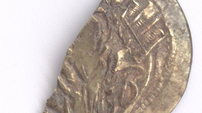 Монетата е първата находка, открита от археолозите това лято. Снимки РИМ - Бургас