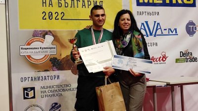 Георги Янчев донесе втория сребърен медал на гимназията от националното състезание. Снимки ПГТ Бургас
