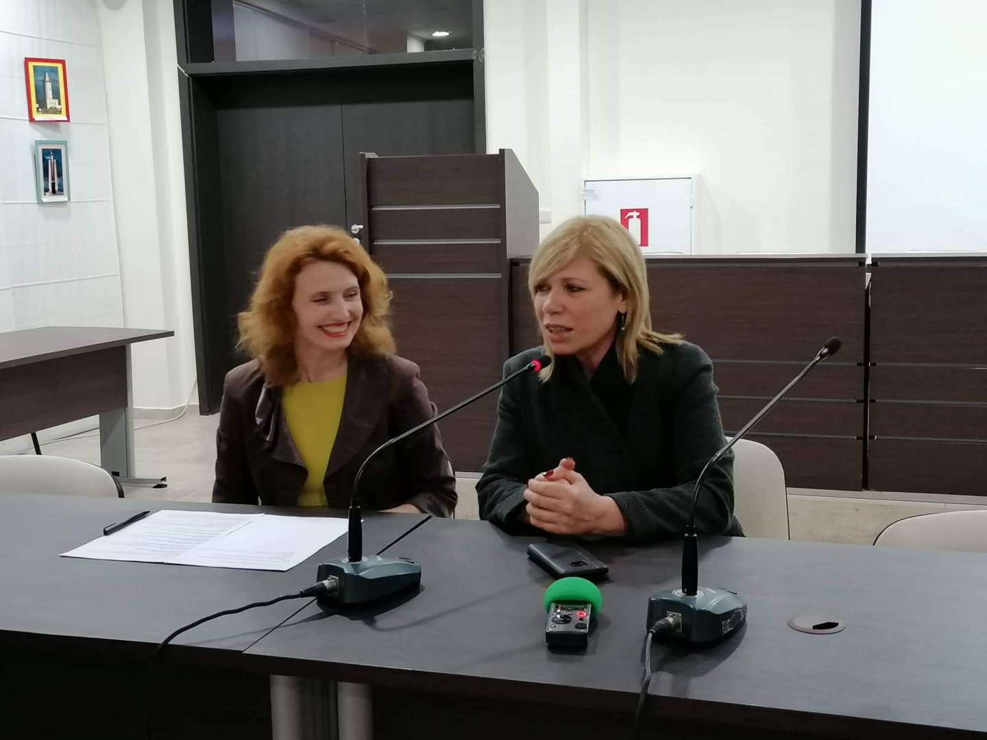 Срещата бе открита от зам.-кметът по култура в Община Бургас Диана Саватева (вдясно). Снимки Лина Главинова
