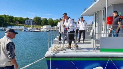 Учениците от Морското карат практика на плавателни съдове