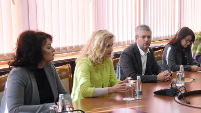 Министърът на туризма Зарица Динкова (втората отляво надясно) представи проектите на Варна, които министерството финансира. Снимки Община Варна