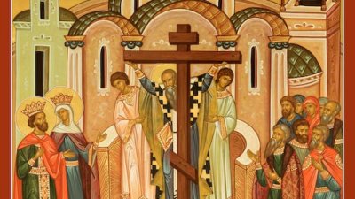 Празникът изнасяне на честния Кръст бил установен в деня първи август в Гърция от Константинополския патриарх Лука, при цар Мануил