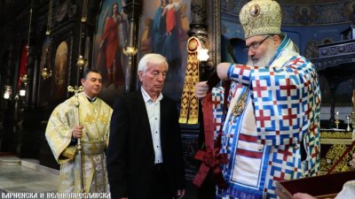 Орденът бе връчен на проф. Попконстантинов от Варненския и Великопреславски митрополит Йоан