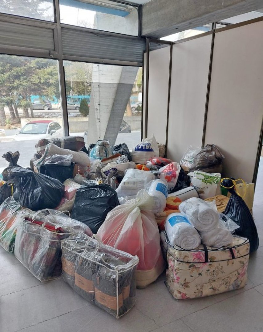 До момента са събрани над 550 кашони с дрехи, обувки и завивки. Снимка Община Варна