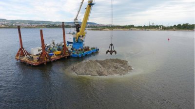 Подводните ремонтни дейности във Варненското езеро продължават. Снимка Община Варна