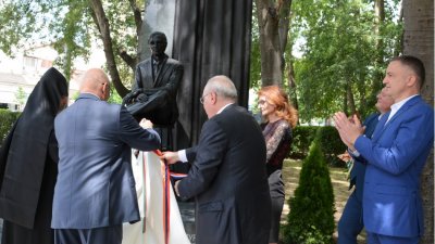 Паметникът бе официално открит на специална церемония. Снимки Община Варна