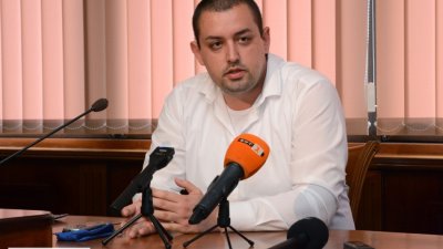 Стоян Петков от 11 години работи в администрацията на Община Аксаково. Снимки Община Варна