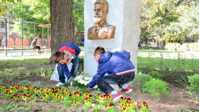 Паметникът бе открит със специална церемония. Снимки Пресцентър Община Варна