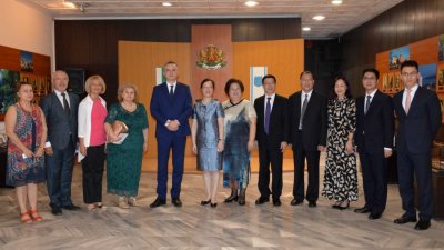Китайската делегация се срещна с кмета на Варна Иван Портних. Снимки Община Варна