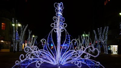 Над 600 светещи елементи ще грейнат във Варна за празниците. Снимка Община Варна 