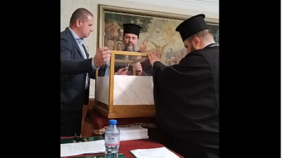 Свещеник Евгений Янакиев, който подаде жалба в Синода, бе избран за член на изборната комисия