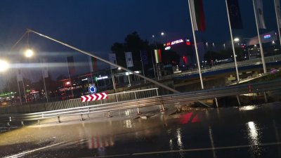 Дъждът нанесе сериозни щети по инфраструктурата във Варна. Снимка Фейсбук